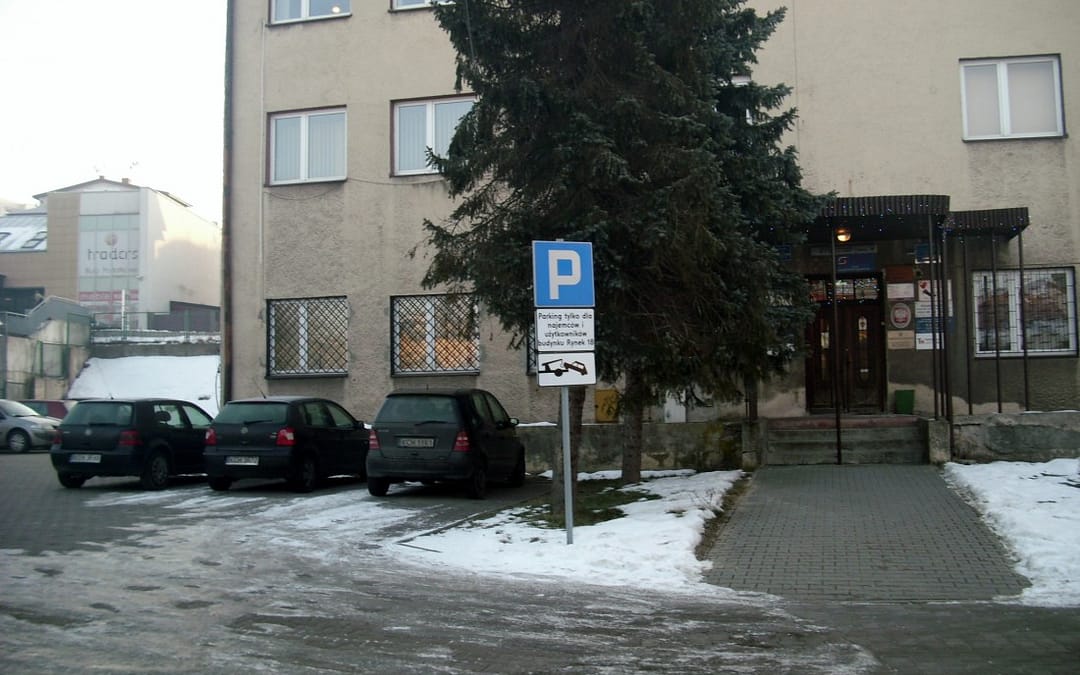 Parking tylko dla najemców i użytkowników budynku