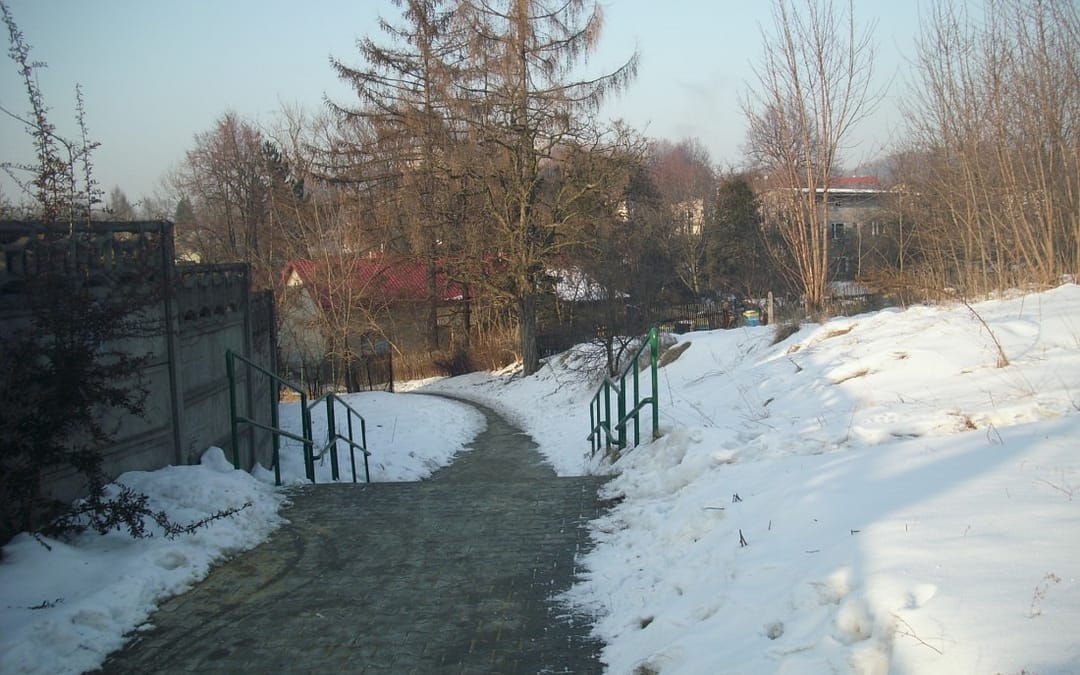 Są szanse, że przy chodniku kiedyś staną lampy