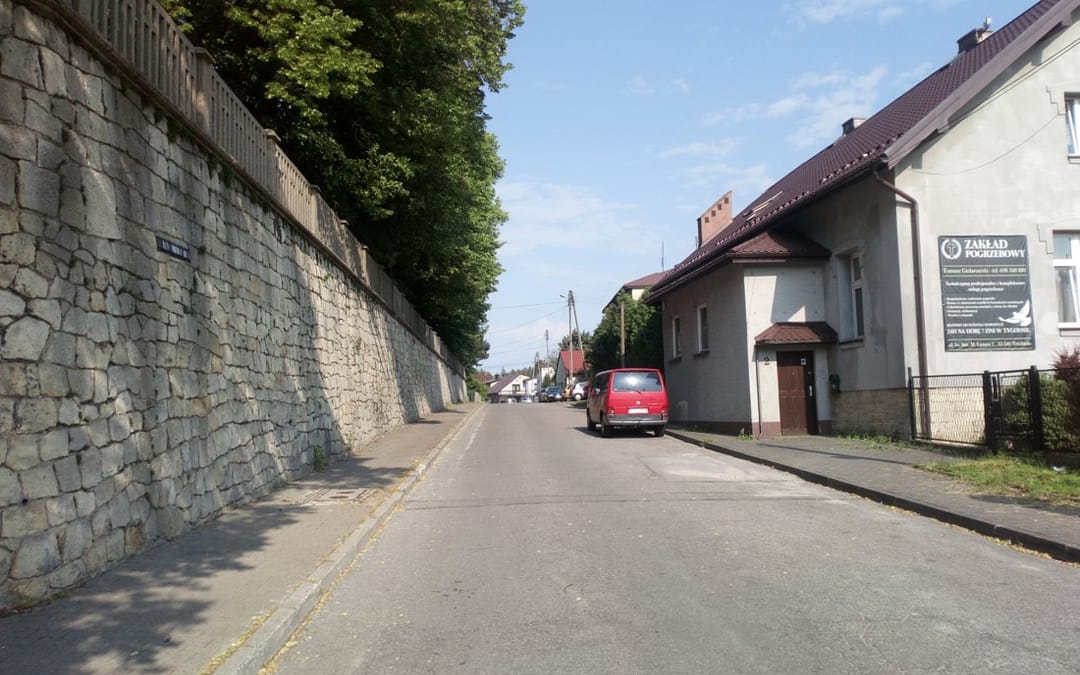 Ulica ks. Luzara z ograniczeniem prędkości?