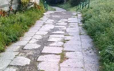 Interwencja ws. stanu chodnika między ul. Młoszowską a ul. Starowiejską w Trzebini