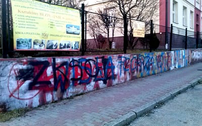 Remont murku to zadanie szkoły!