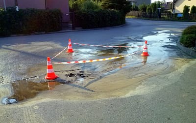 Prace naprawcze po awarii sieci wodociągowej