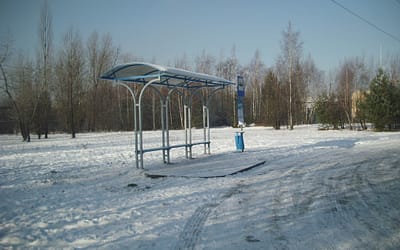 Przy Harcerskiej schronisz się pod wiatą