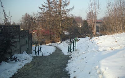 Są szanse, że przy chodniku kiedyś staną lampy