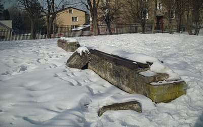 Czy komuś przeszkadzają ławki na placu zabaw?