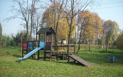 Ogrodzenie w kilku miejscach do wymiany