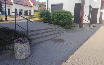 Przy Placu Targowym pojawiła się już poręcz