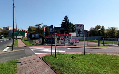 Dzięki przejściu samochód ustąpi pieszemu