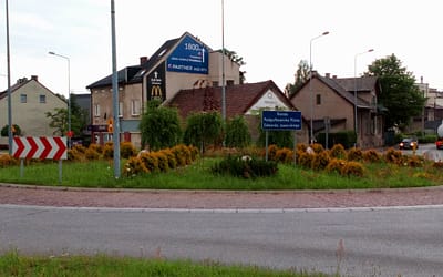 Brakujący słup z lampą musi uzupełnić gmina