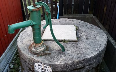 Uszkodzone elementy studni do naprawy