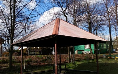 Na Piaskach rozpoczął się remont altany z grillem