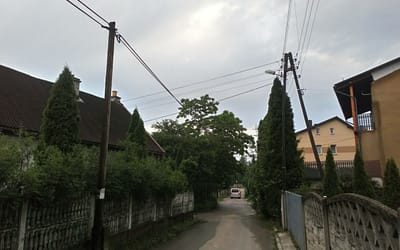 Ulica Szymanowskiego z dodatkową lampą