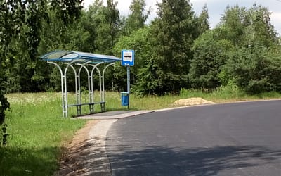 Teraz obok wiaty, prawdziwa zatoka autobusowa