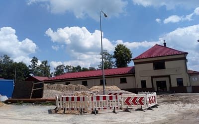 Nowy wiadukt w mieście. Trwają prace ziemne.