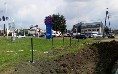 Powstaje nowe ogrodzenie z placem zabaw