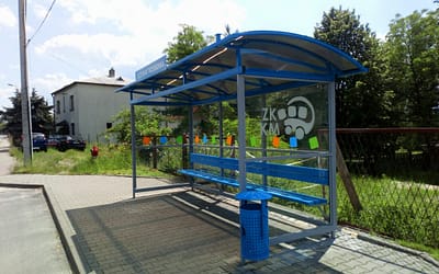 ZKKM stawia na jednolite wiaty przystankowe