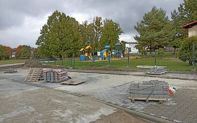 Budują ciąg pieszo-jezdny przy ul. Ochronkowej