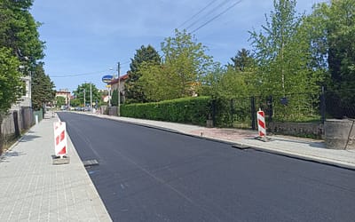 Na ul. Ochronkowej pojawia się już nowy asfalt