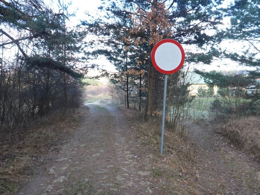 Znak zakazu także dla rowerzystów?
